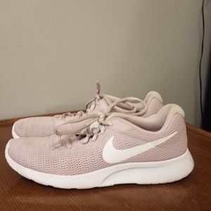 Nike tanjun shoes